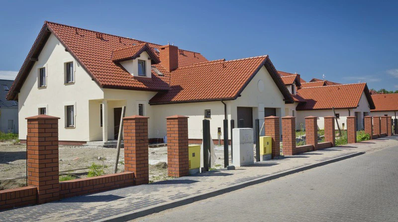 Domy bliźniacze na&nbsp;osiedlu